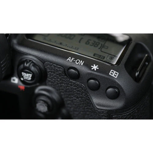 Canon 5D Mark IV with 24-105mm f/4L IS USM lens - Image 12