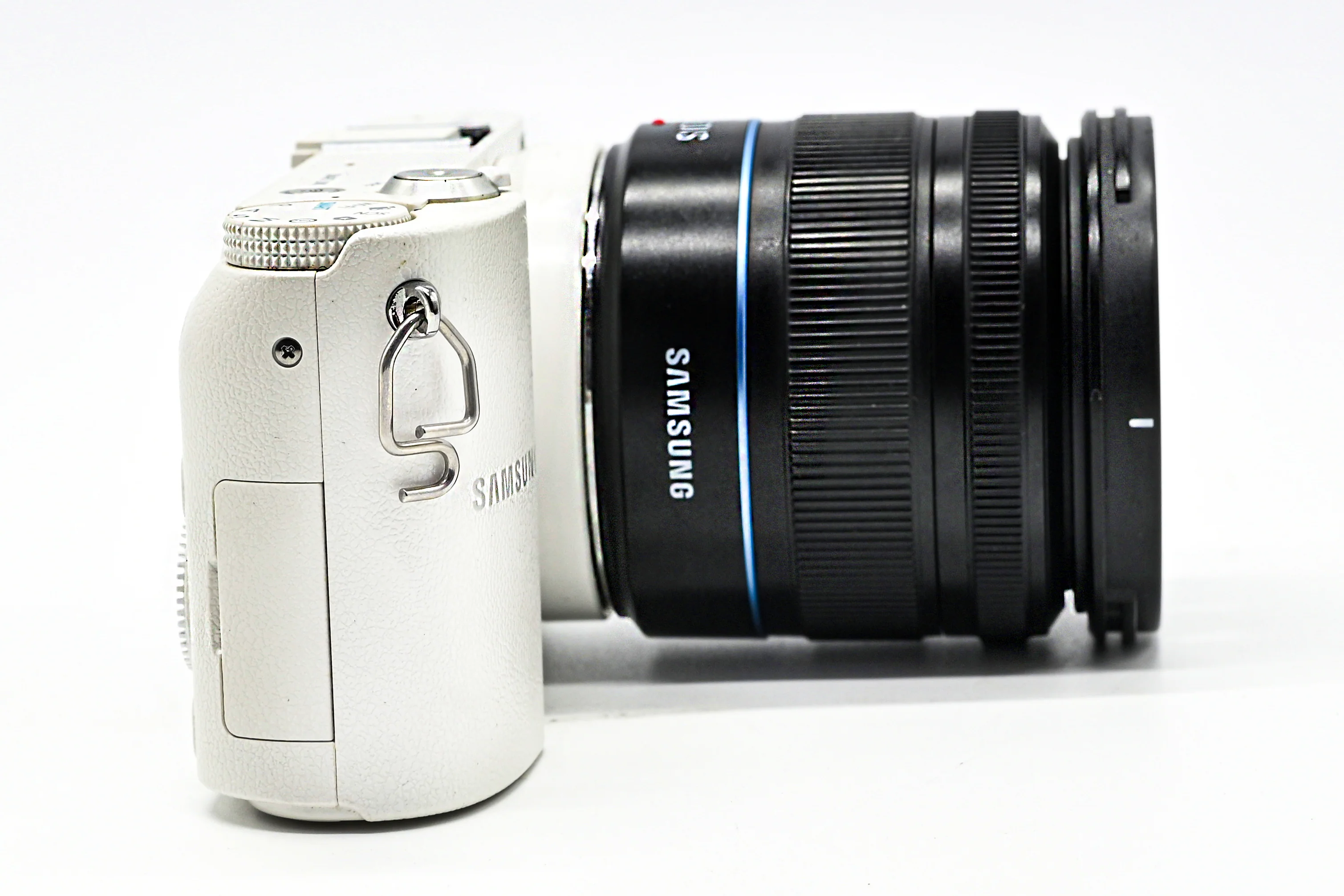 Used: Samsung NX1000 Mirrorless Wi-Fi Digital Camera with 20-50mm Lens - Image 2